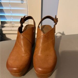 Elegant Tan Leather Women's Mules